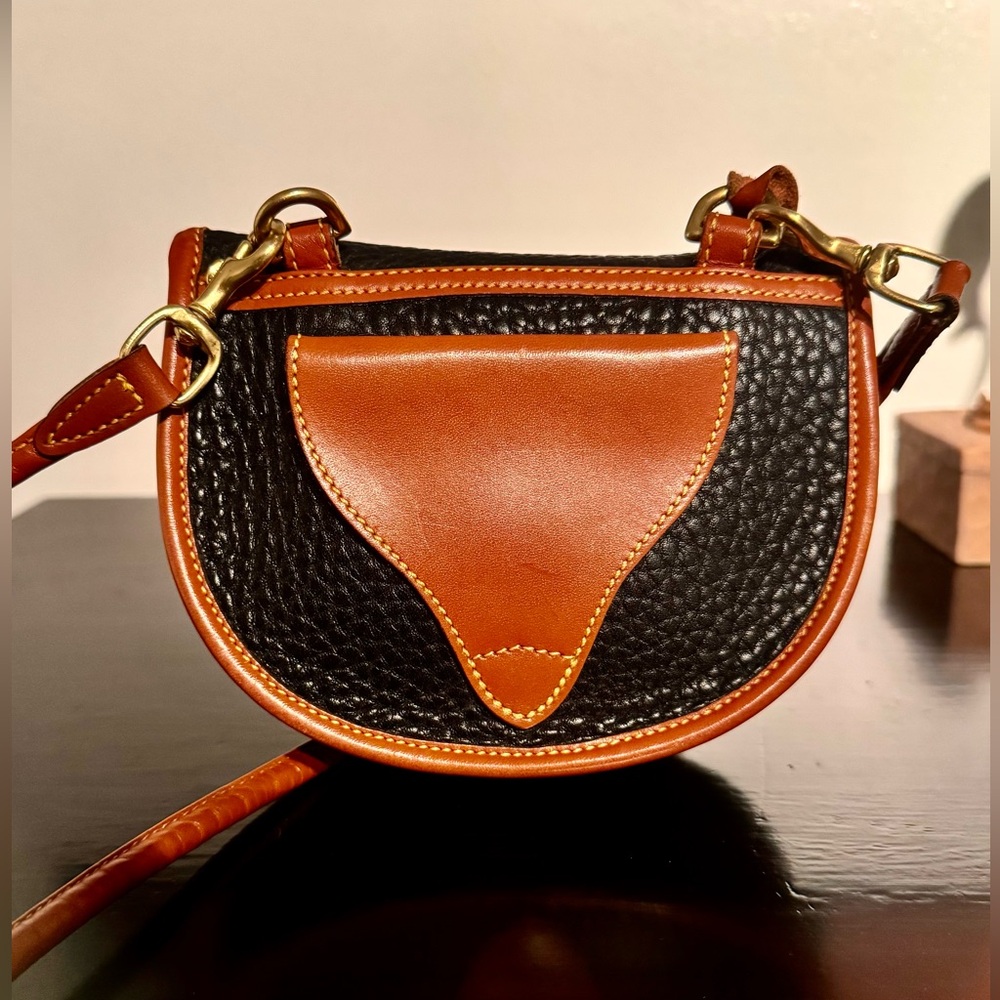 Vintage Dooney & Bourke AWL Turn Lock Crossbody Bag Shield Pocket Brass Fob - Picture 11 of 12